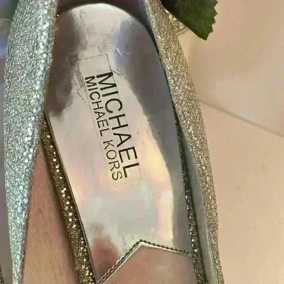 Michael Kors Erika glitter fabric platform with peep toe, Sz 9M, 5”Chrome Heels - Picture 4 of 7